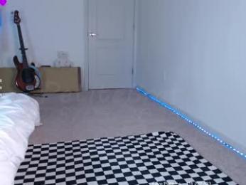 petitebrat — Chaturbate recorded stream screenshot (28 May 2025)