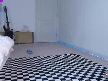 petitebrat — Chaturbate recorded stream screenshot (28 May 2025)