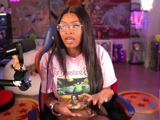 lovenzia — Camsoda recorded stream image, 29.05.2025 02:30