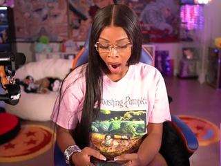 lovenzia — Camsoda recorded stream image, 29.05.2025 02:30