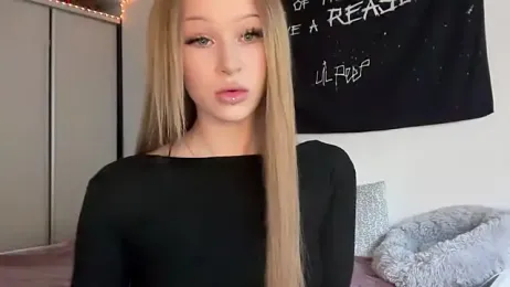 ur_molly — Stripchat recorded stream image, 31.05.2025 06:40