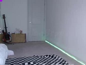 petitebrat — Chaturbate recorded stream screenshot (31 May 2025)