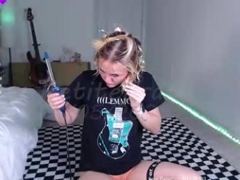 petitebrat — Chaturbate recorded stream screenshot (31 May 2025)