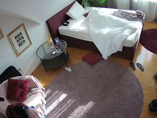 voyeurcam-julmodels-whitebed-4 — Camsoda recorded stream image, 02.06.2025 18:10