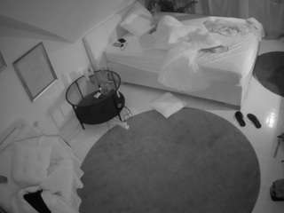 voyeurcam-julmodels-whitebed-4 — Camsoda recorded stream image, 02.06.2025 18:10
