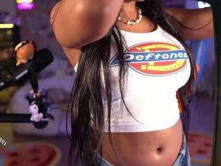 lovenzia — Camsoda recorded stream image, 05.06.2025 02:50