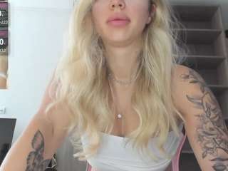 megan-ros — Camsoda recorded stream image, 09.06.2025 05:30