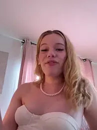NicoleCut — Stripchat recorded stream image, 10.02.2025 12:20