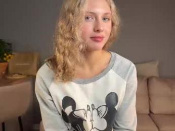 roselyn_rose — Chaturbate recorded stream image, 17.06.2025 16:10