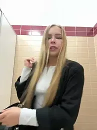 Liza_risky — Stripchat recorded stream image, 19.06.2025 08:30