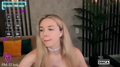 Holl1Would — Stripchat recorded stream screenshot (22 Jun 2025)