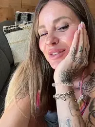 Etwas_neugierig — Stripchat recorded stream screenshot (24 Jun 2025)