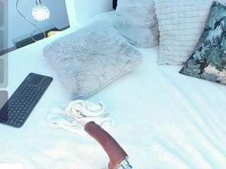 angie-roses — Camsoda recorded stream image, 25.06.2025 21:30
