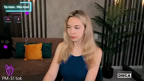 Holl1Would — Stripchat recorded stream screenshot (30 Jun 2025)