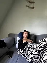 Izy_cute_ — Stripchat recorded stream screenshot (16 Jul 2025)