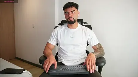 Derek_w — Stripchat recorded stream image, 18.07.2025 03:10