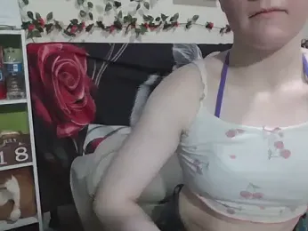 AverageRose — Stripchat recorded stream screenshot (18 Jul 2025)