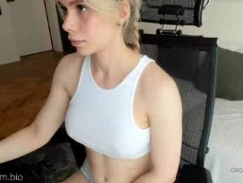_hidden_gem_ — Chaturbate recorded stream image, 23.07.2025 13:40
