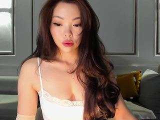 moonlovee — Camsoda recorded stream image, 25.07.2025 07:50