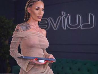RaquelleVon — Bongacams recorded stream image, 28.07.2025 15:10