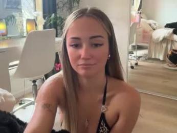 luvlivvyy — Chaturbate recorded stream image, 01.08.2025 00:30