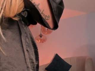 meganwest — Camsoda recorded stream image, 12.08.2025 18:10