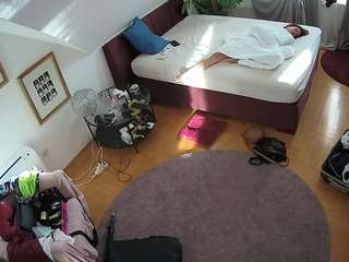 voyeurcam-julmodels-whitebed-4 — Camsoda recorded stream image, 12.08.2025 01:10