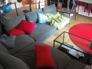 voyeurcam-julmodels-living-3 — Camsoda recorded stream image, 07.08.2025 18:00