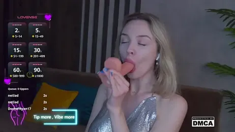 Holl1Would — Stripchat recorded stream screenshot (14 Feb 2025)