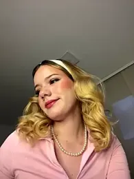 NicoleCut — Stripchat recorded stream image, 19.08.2025 10:50