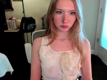 eve003300 — Chaturbate recorded stream image, 19.08.2025 21:40