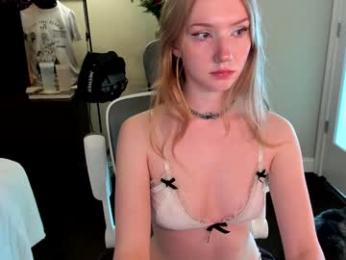 eve003300 — Chaturbate recorded stream image, 25.08.2025 22:20