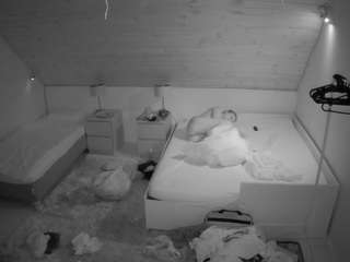 voyeurcam-julmodels-whitebed-2 — Camsoda recorded stream screenshot (16 Aug 2025)