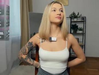 glossybabe_ — Chaturbate recorded stream image, 26.08.2025 07:30