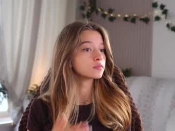 little_poetry — Chaturbate recorded stream image, 26.08.2025 14:40