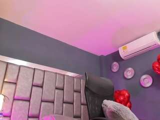 atinxnaugthy — Camsoda recorded stream image, 14.02.2025 18:20