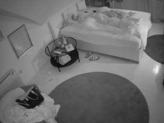 voyeurcam-julmodels-whitebed-4 — Camsoda recorded stream image, 13.02.2025 16:30