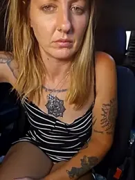 SheIsSomething — Stripchat recorded stream image, 29.08.2025 00:10