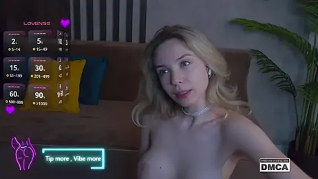 Holl1Would — Stripchat recorded stream screenshot (15 Feb 2025)