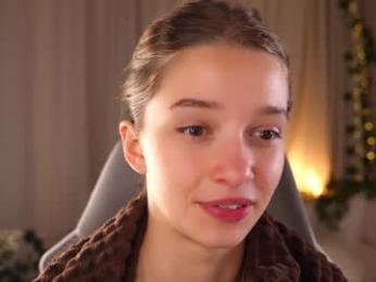 little_poetry — Chaturbate recorded stream image, 04.09.2025 17:40