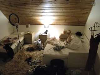 voyeurcam-julmodels-whitebed-2 — Camsoda recorded stream screenshot (31 Aug 2025)