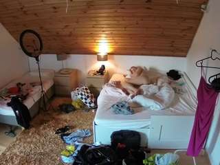 voyeurcam-julmodels-whitebed-2 — Camsoda recorded stream screenshot (31 Aug 2025)