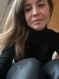 Etwas_neugierig — Stripchat recorded stream screenshot (16 Feb 2025)