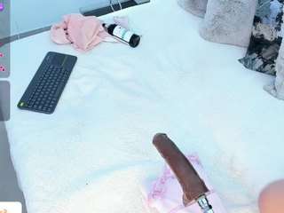 angie-roses — Camsoda recorded stream image, 15.09.2025 19:50