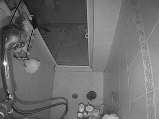 voyeurcam-baileybase-shower — Camsoda recorded stream image, 20.09.2025 13:00