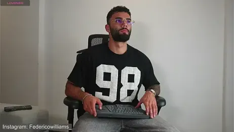 Derek_w — Stripchat recorded stream image, 23.09.2025 05:00