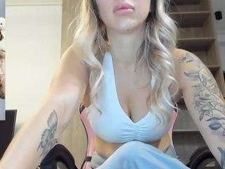 megan-ros — Camsoda recorded stream image, 24.09.2025 16:00