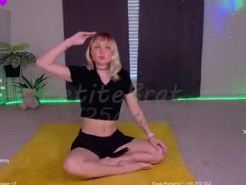 petitebrat — Chaturbate recorded stream screenshot (25 Sep 2025)