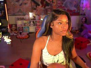 lovenzia — Camsoda recorded stream image, 03.10.2025 04:20