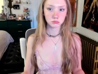 eve003300 — Chaturbate recorded stream image, 03.10.2025 22:50